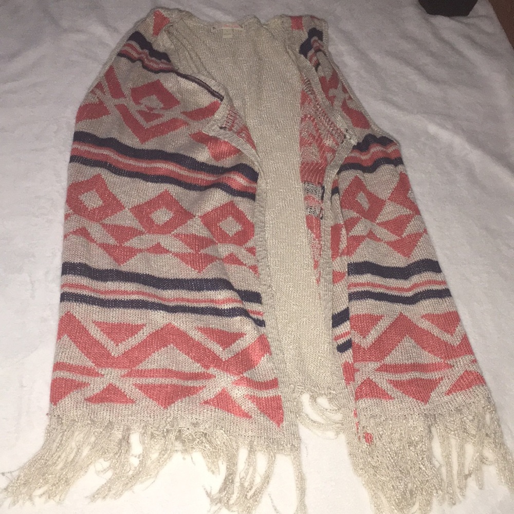 Women’s sleeveless fringe open cardigan size Large